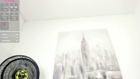 Snapshot of estefanyy_ chatting on 02/23/25, 02:35 estefany online show from 02/23/25, 02:35