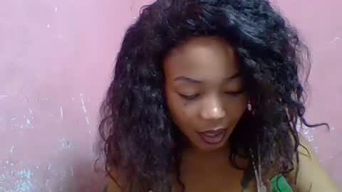 Snapshot of estelah20 chatting on 10/19/25, 05:41 estelah20 online show from 10/19/25, 05:41