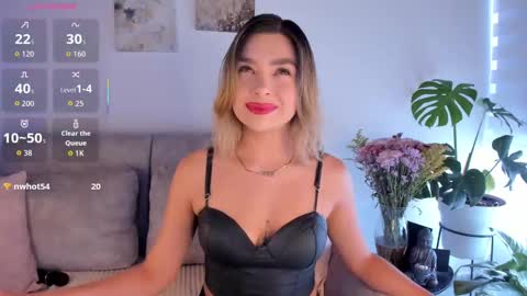 Snapshot of estercollins_ chatting on 09/13/25, 07:24 Is secret online show from 09/13/25, 07:24