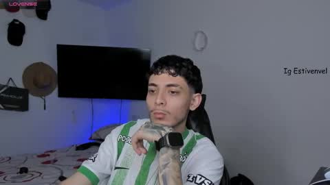 estivenvel online show from 10/14/25, 01:45