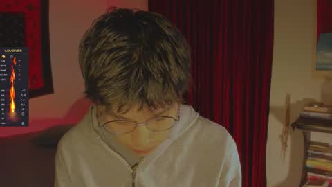 Snapshot of estmonnn chatting on 10/17/25, 10:45 Esteban online show from 10/17/25, 10:45