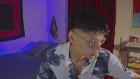 Snapshot of estmonnn chatting on 10/19/25, 01:28 Esteban online show from 10/19/25, 01:28