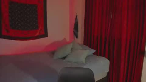 Snapshot of estmonnn chatting on 10/20/25, 10:32 Esteban online show from 10/20/25, 10:32