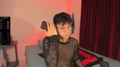 Snapshot of estmonnn chatting on 11/01/25, 05:20 Esteban online show from 11/01/25, 05:20