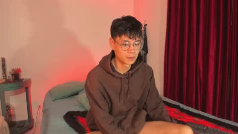 Snapshot of estmonnn chatting on 11/03/25, 02:35 Esteban online show from 11/03/25, 02:35