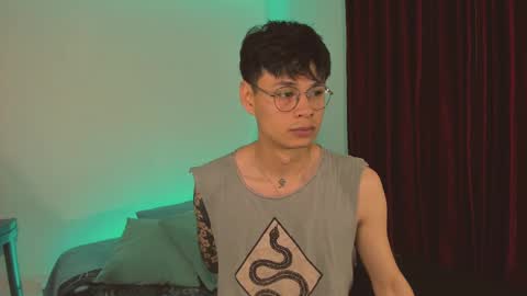 Snapshot of estmonnn chatting on 11/08/25, 12:00 Esteban online show from 11/08/25, 12:00