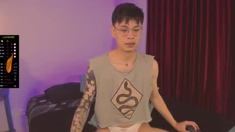 Snapshot of estmonnn chatting on 11/12/25, 01:06 Esteban online show from 11/12/25, 01:06