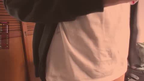 Snapshot of estmonnn chatting on 11/18/25, 03:38 Esteban online show from 11/18/25, 03:38