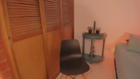 Snapshot of estmonnn chatting on 11/29/25, 12:35 Esteban online show from 11/29/25, 12:35