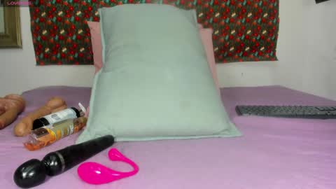 Snapshot of estrella_hanks_ chatting on 01/05/25, 11:59 Estrella online show from 01/05/25, 11:59