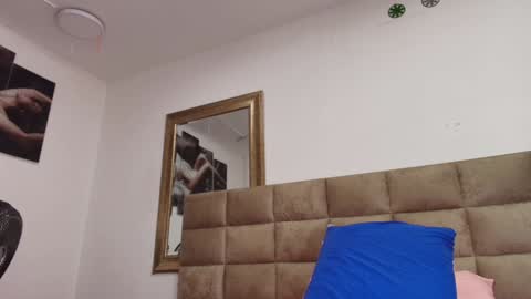 Snapshot of estrella_hanks_ chatting on 01/17/25, 11:59 Estrella online show from 01/17/25, 11:59