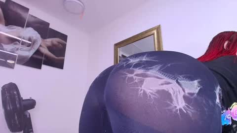 Snapshot of estrella_hanks_ chatting on 02/04/25, 12:00 Estrella online show from 02/04/25, 12:00