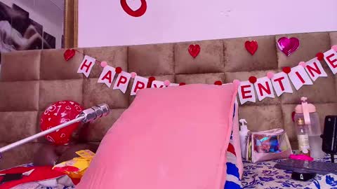 Snapshot of estrella_hanks_ chatting on 02/14/25, 03:05 Estrella online show from 02/14/25, 03:05