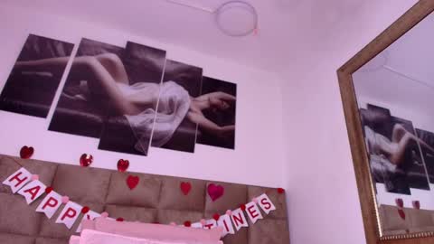 Snapshot of estrella_hanks_ chatting on 02/18/25, 12:06 Estrella online show from 02/18/25, 12:06