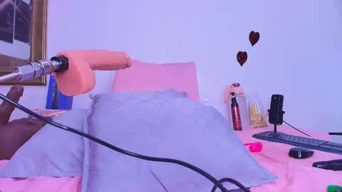 Snapshot of estrella_hanks_ chatting on 02/20/25, 02:57 Estrella online show from 02/20/25, 02:57