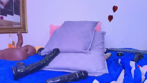 Snapshot of estrella_hanks_ chatting on 02/22/25, 06:08 Estrella online show from 02/22/25, 06:08