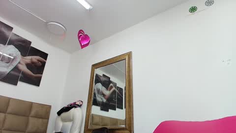 Snapshot of estrella_hanks_ chatting on 03/06/25, 12:09 Estrella online show from 03/06/25, 12:09