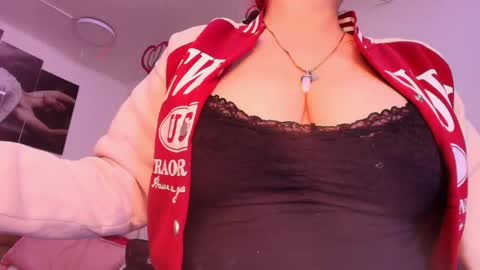 Snapshot of estrella_hanks_ chatting on 03/08/25, 11:58 Estrella online show from 03/08/25, 11:58