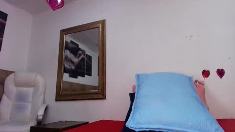 Snapshot of estrella_hanks_ chatting on 03/10/25, 11:53 Estrella online show from 03/10/25, 11:53