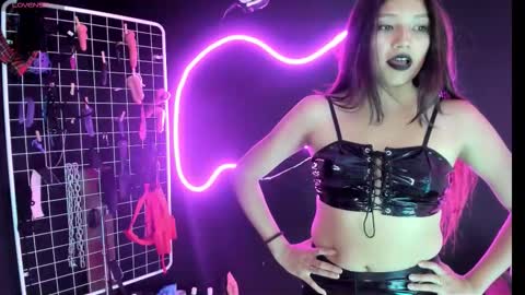 Cloe and Megan online show from 11/11/25, 07:58