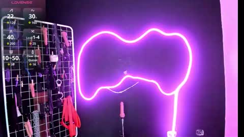 Cloe and Megan online show from 11/18/25, 07:18