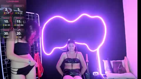 Cloe and Megan online show from 11/21/25, 07:23