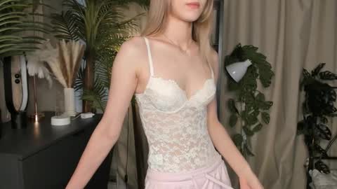 Natalie online show from 10/15/25, 06:02