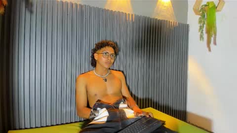 Snapshot of ethan_cts chatting on 11/24/25, 11:48 Ethan online show from 11/24/25, 11:48