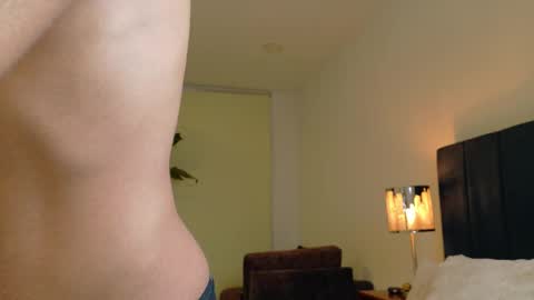 Snapshot of ethan_skiny_ chatting on 11/11/25, 03:06 Joan online show from 11/11/25, 03:06