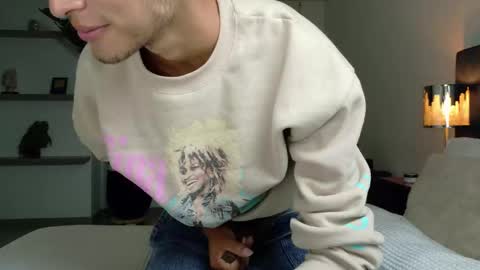 Snapshot of ethan_skiny_ chatting on 11/28/25, 05:54 Joan online show from 11/28/25, 05:54