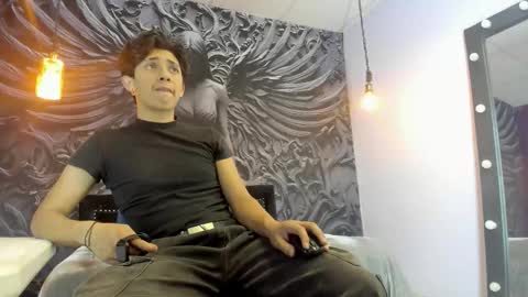 Snapshot of ethann1_ chatting on 10/21/25, 04:19 ETHAN online show from 10/21/25, 04:19