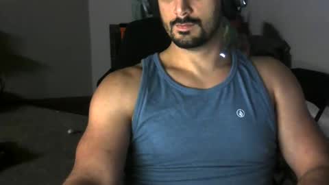 Snapshot of ethannina79 chatting on 11/26/25, 01:17 ethannina79 online show from 11/26/25, 01:17