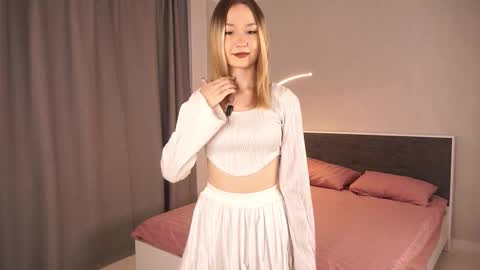 Riley online show from 11/11/25, 05:40