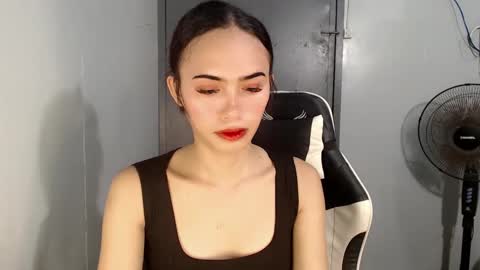 Snapshot of euniceariella21 chatting on 12/23/24, 11:14 YELLA online show from 12/23/24, 11:14