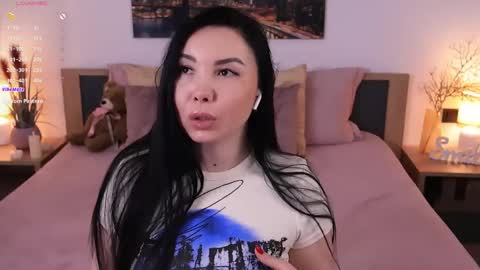 Snapshot of eva__si chatting on 02/21/25, 10:50 Eva online show from 02/21/25, 10:50