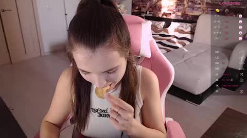 Snapshot of eva_davie chatting on 02/20/25, 11:31 Eva online show from 02/20/25, 11:31