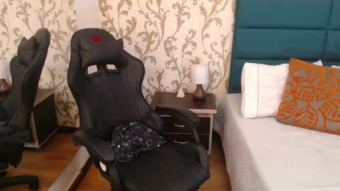 Eva Dumont online show from 02/14/25, 03:26