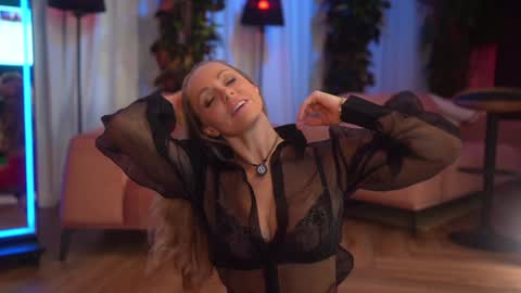 Eva online show from 10/10/25, 03:05