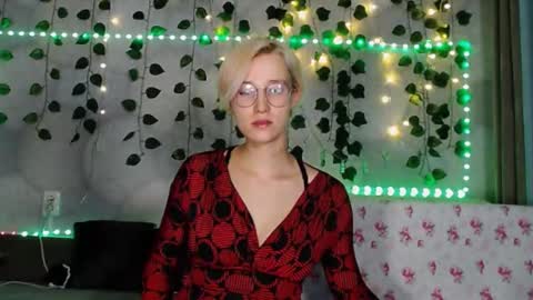 eva_forrest online show from 09/16/25, 06:42