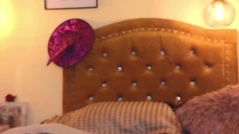 Eva Foxs  online show from 11/19/25, 10:32