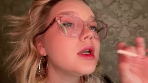 eva_kittenn online show from 10/16/25, 06:42