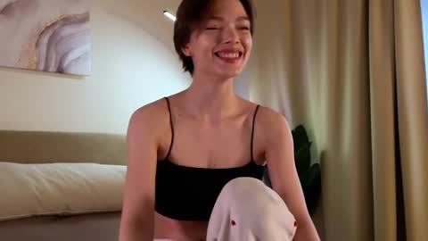 Snapshot of eva_natsumi chatting on 03/08/25, 12:41 Eva online show from 03/08/25, 12:41
