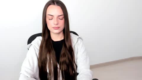 Snapshot of eva_rossee_ chatting on 01/21/25, 05:30 Eva online show from 01/21/25, 05:30