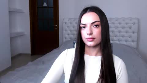 Snapshot of eva_rossee_ chatting on 01/28/25, 01:27 Eva online show from 01/28/25, 01:27