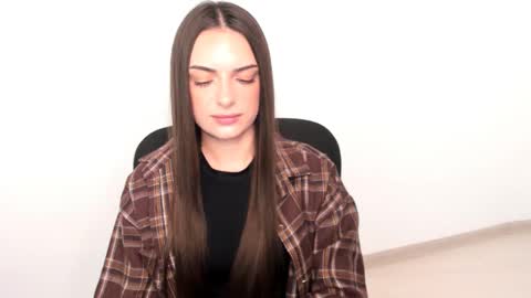 Snapshot of eva_rossee_ chatting on 02/04/25, 02:32 Eva online show from 02/04/25, 02:32