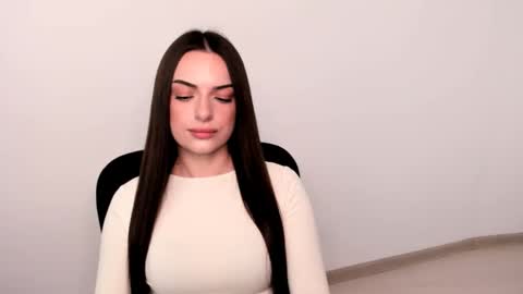 Snapshot of eva_rossee_ chatting on 02/11/25, 05:29 Eva online show from 02/11/25, 05:29