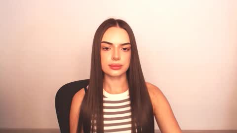 Snapshot of eva_rossee_ chatting on 09/22/25, 01:46 Eva online show from 09/22/25, 01:46