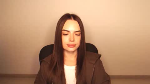 Snapshot of eva_rossee_ chatting on 10/04/25, 05:22 Eva online show from 10/04/25, 05:22