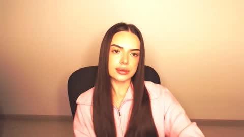 Snapshot of eva_rossee_ chatting on 10/08/25, 04:37 Eva online show from 10/08/25, 04:37