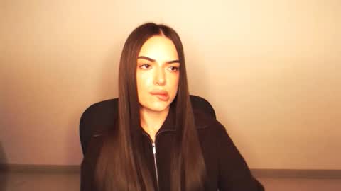 Snapshot of eva_rossee_ chatting on 10/15/25, 04:18 Eva online show from 10/15/25, 04:18